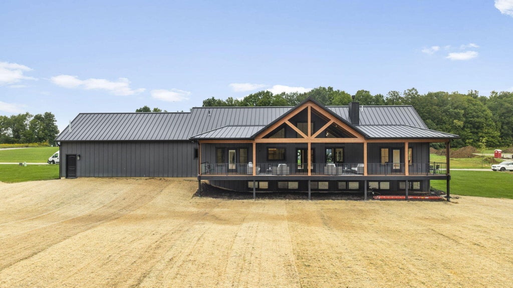 Photo of 474 Stonebridge Parkway, Valparaiso, IN 46383 (MLS # 845533)