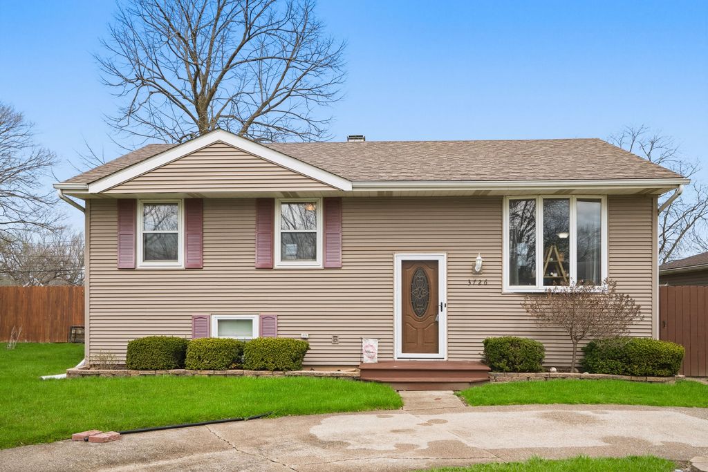 Photo of 3726 W 79th Avenue, Merrillville, IN 46410 (MLS # 836847)