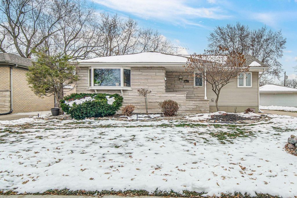 Photo of 8017 Madison Avenue, Munster, IN 46321 (MLS # 833252)