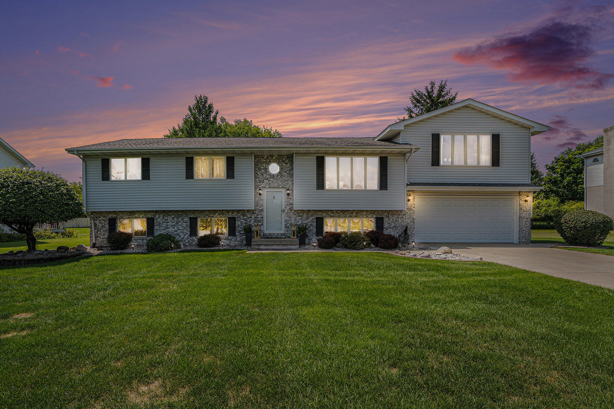 9352 W Oakridge Drive