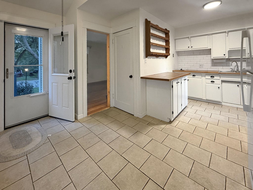 Photo of 52 Deerpath Road, Merrillville, IN 46410 (MLS # 846865)