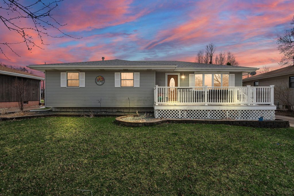 Photo of 811 Polk Avenue, Dyer, IN 46311 (MLS # 836305)