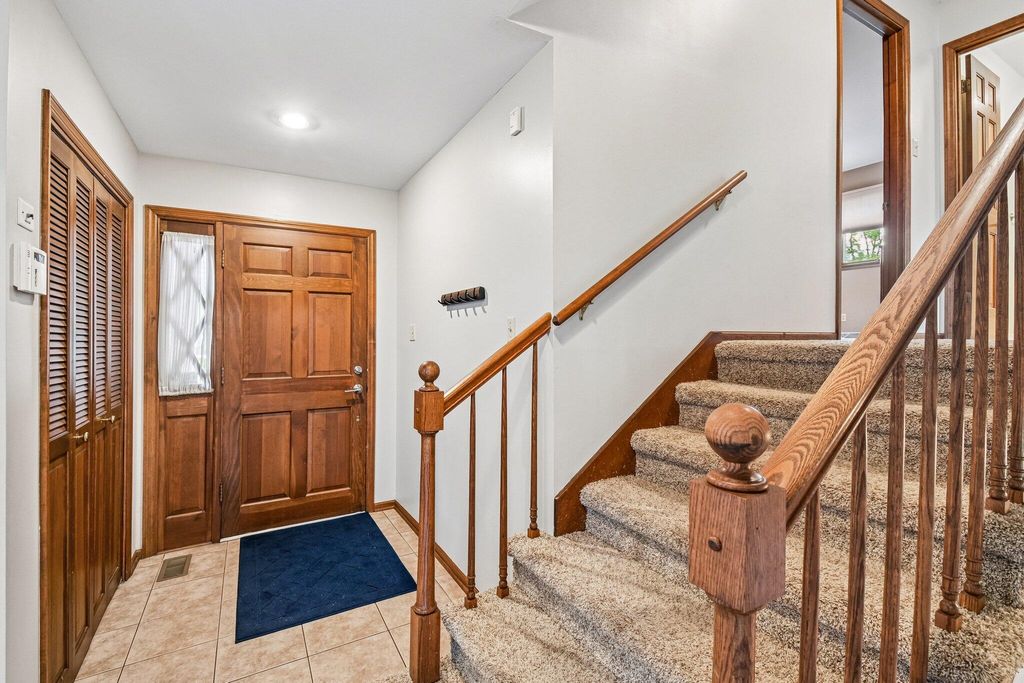 Photo of 9618 Walnut Drive, Munster, IN 46321 (MLS # 838446)