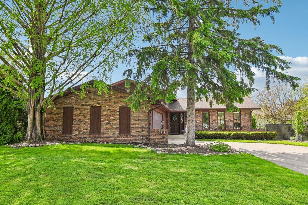 Photo of 9618 Walnut Drive, Munster, IN 46321 (MLS # 838446)