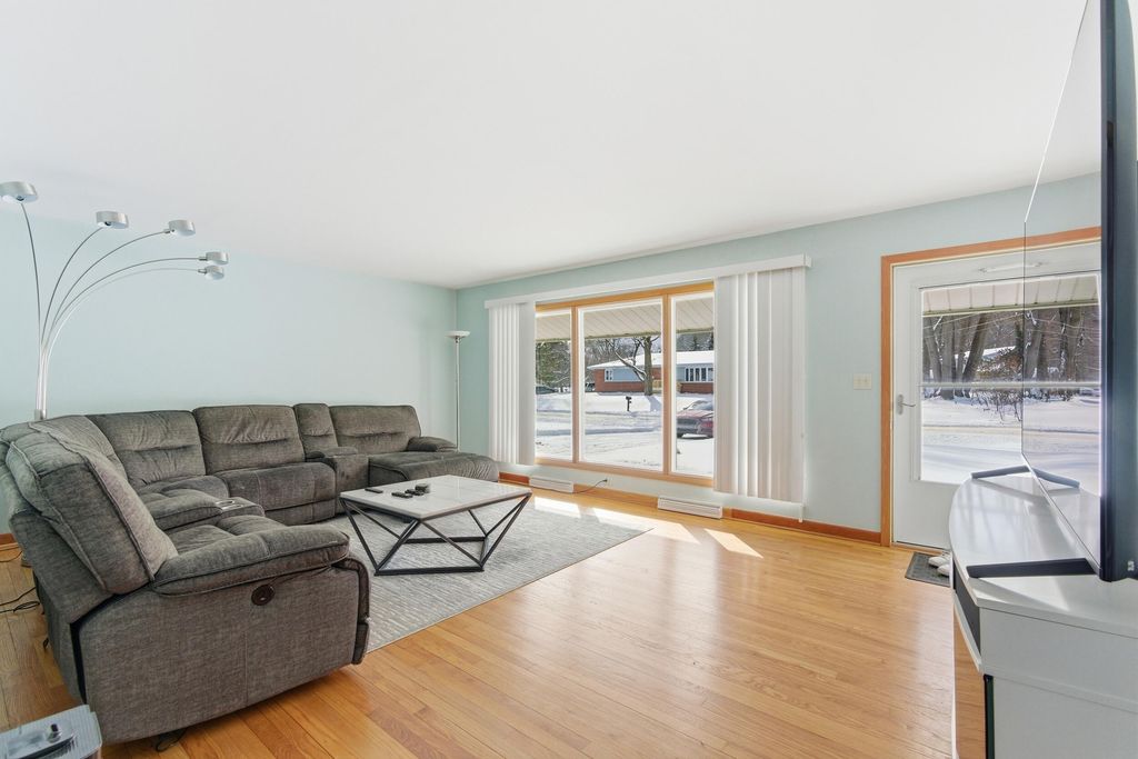 Photo of 225 Dogwood Drive, Chesterton, IN 46304 (MLS # 833379)