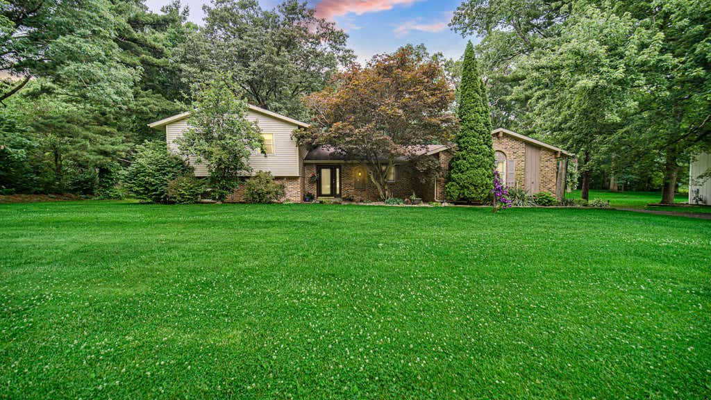 Photo of 495 Meadowwood Drive, Valparaiso, IN 46385 (MLS # 840583)