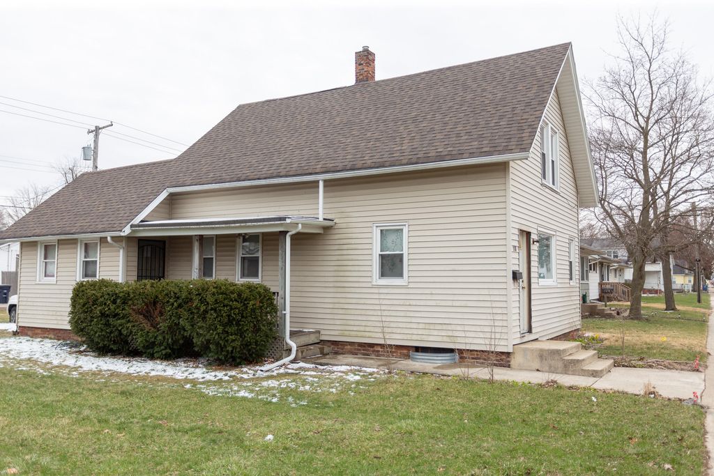 Photo of 118 Jackson Street, Michigan City, IN 46360 (MLS # 836117)