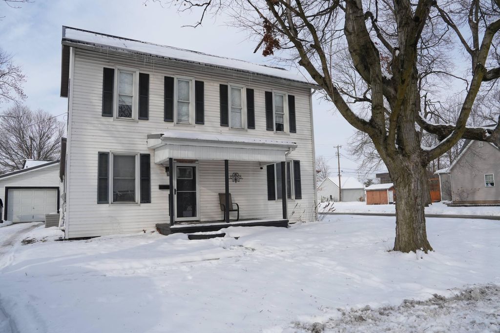Photo of 1002 Franklin Avenue, Rochester, IN 46975 (MLS # 831701)