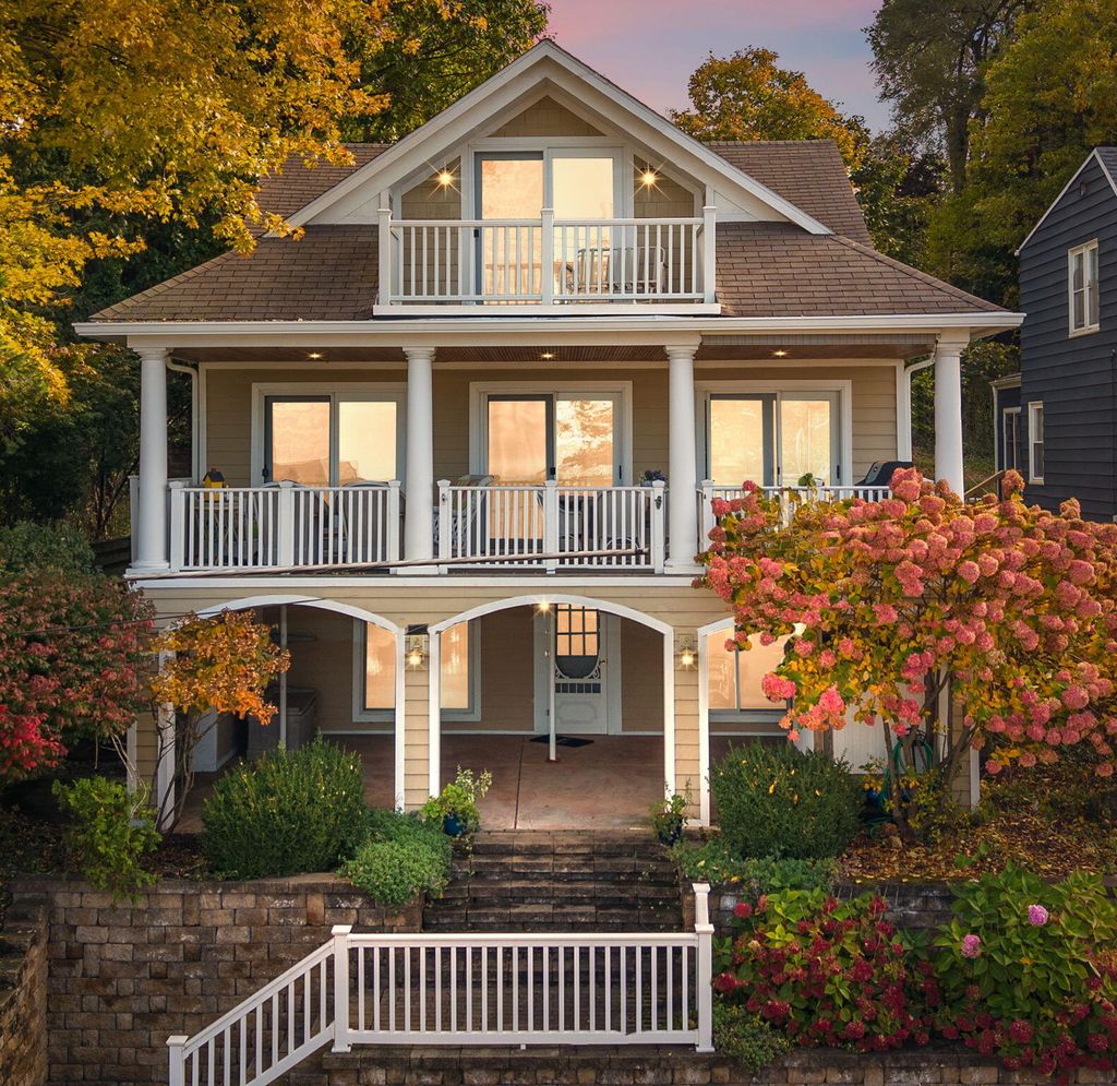 Photo of 2033 Lake Shore Drive, Long Beach, IN 46360 (MLS # 837543)