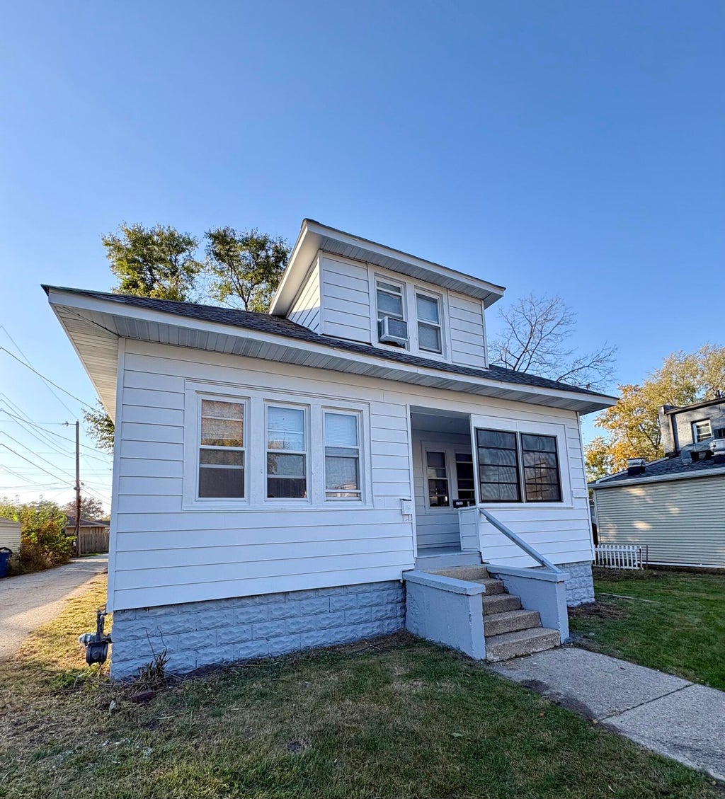 Photo of 1107 Maple Street, Michigan City, IN 46360 (MLS # 847504)