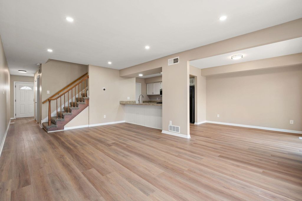 Photo of 617 Wellington Drive, Dyer, IN 46311 (MLS # 838809)