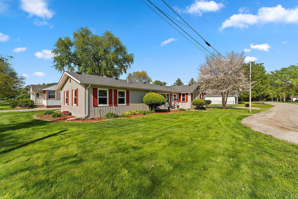 Photo of 1047 State Street, Hobart, IN 46342 (MLS # 837987)