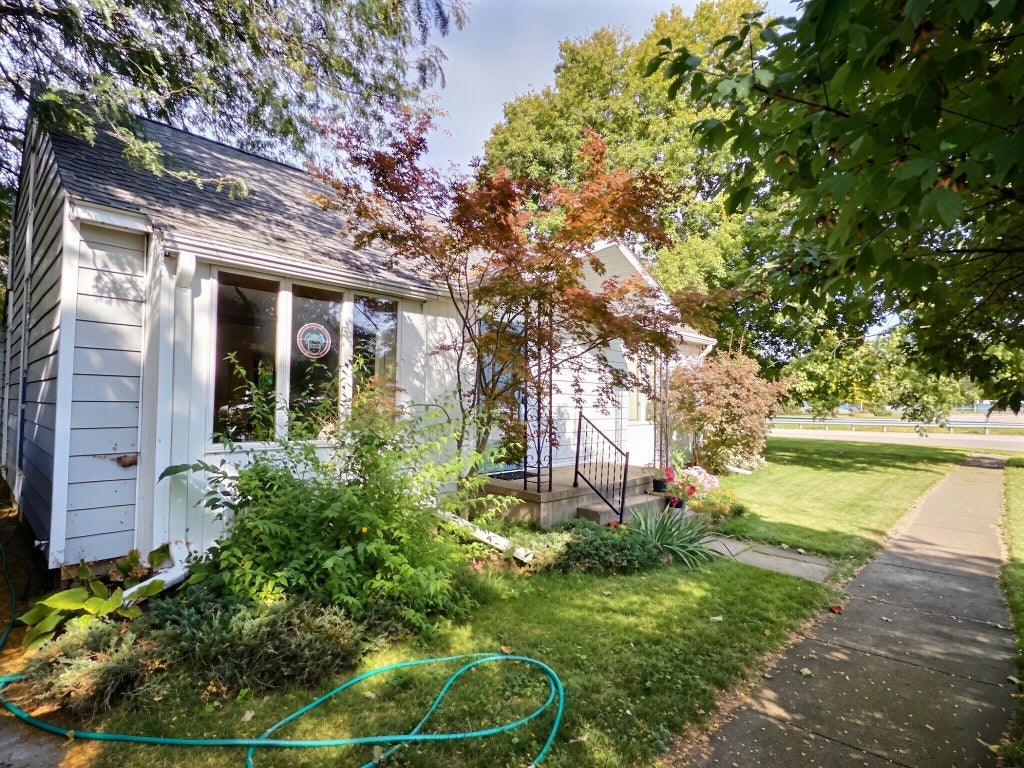 Photo of 312 E Washington Street, Kentland, IN 47951 (MLS # 846658)