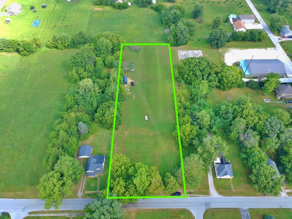 Photo of 302 W Beaver ST, Morocco, IN 47963 (MLS # 844920)