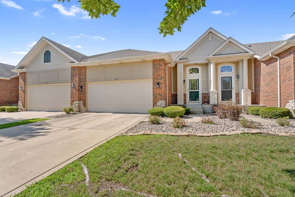 Photo of 9855 Oakwood Court, Saint John, IN 46373 (MLS # 843457)