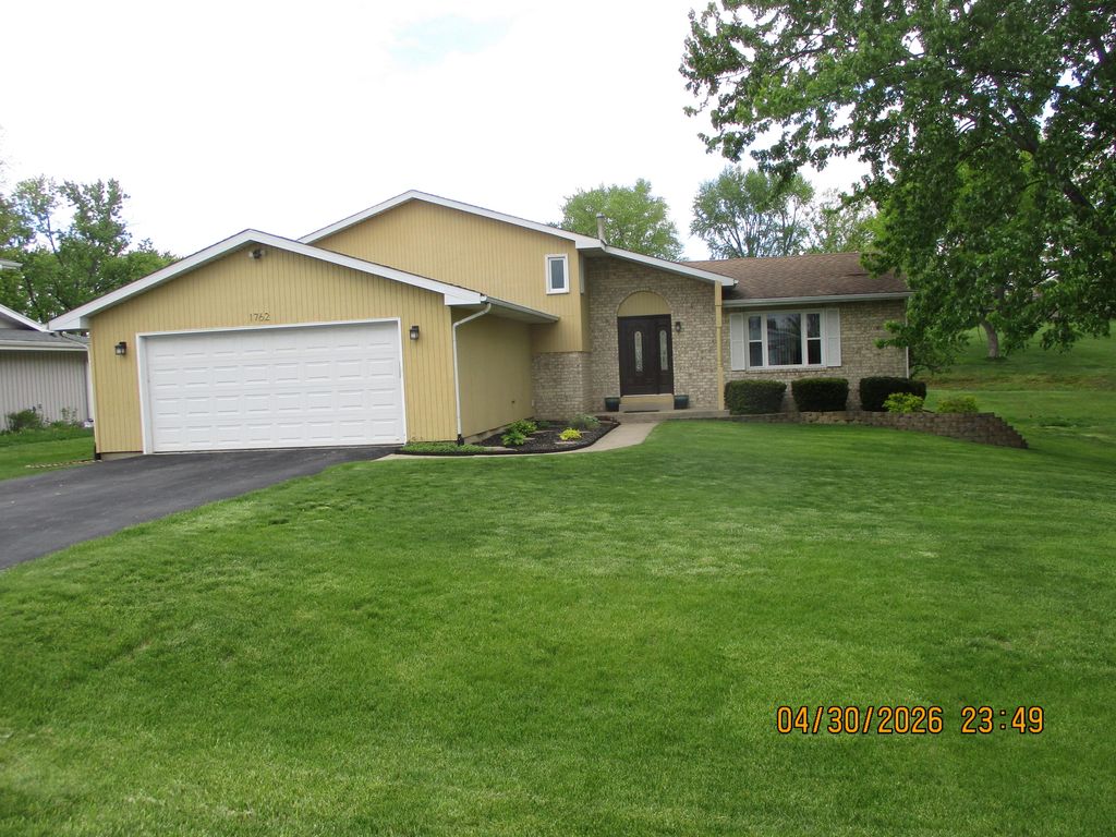 Photo of 1762 Broadacre Road, Crown Point, IN 46307 (MLS # 838125)