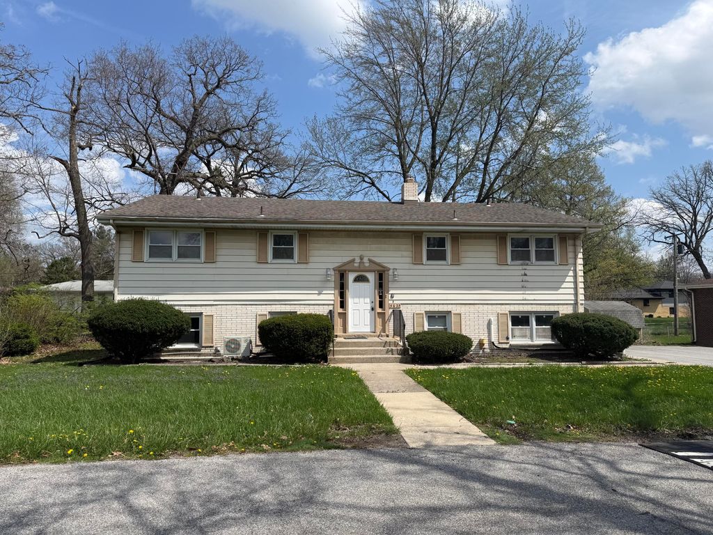 Photo of 5625 Massachusetts Street, Merrillville, IN 46410 (MLS # 837688)