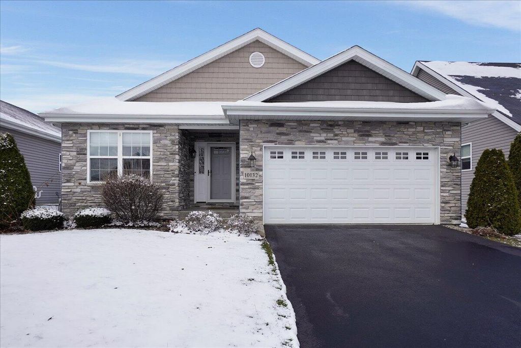 Photo of 10132 Azalea Drive, Crown Point, IN 46307 (MLS # 836024)