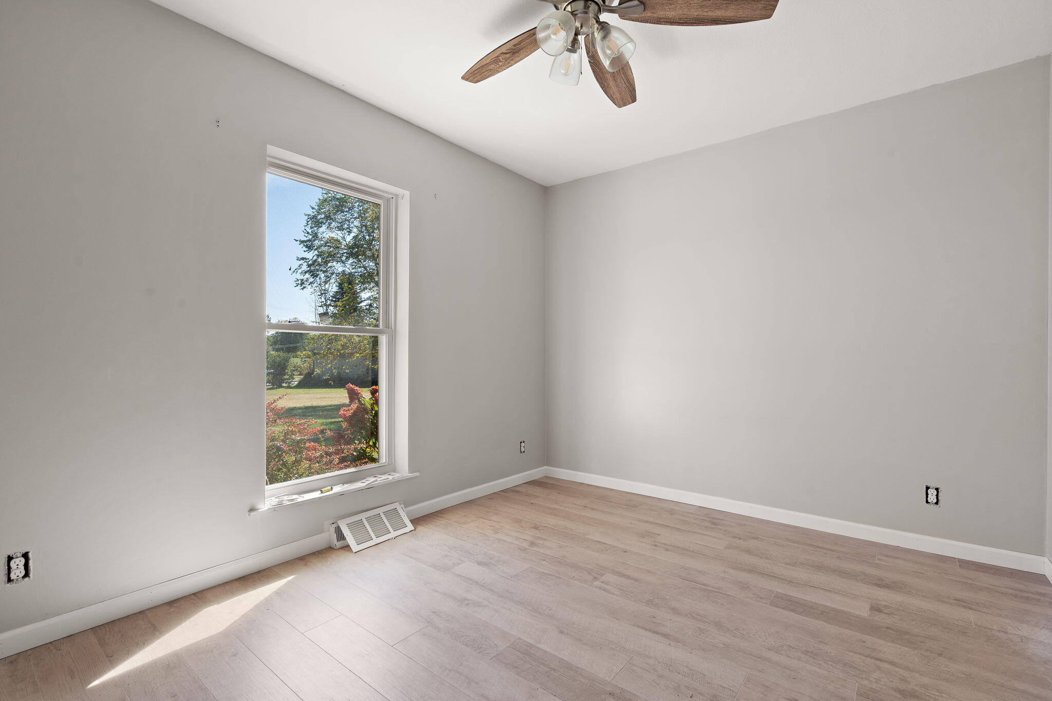 Hebron, Indiana 46341, United States, 3 Bedrooms Bedrooms, ,2 BathroomsBathrooms,Residential,Active,226093