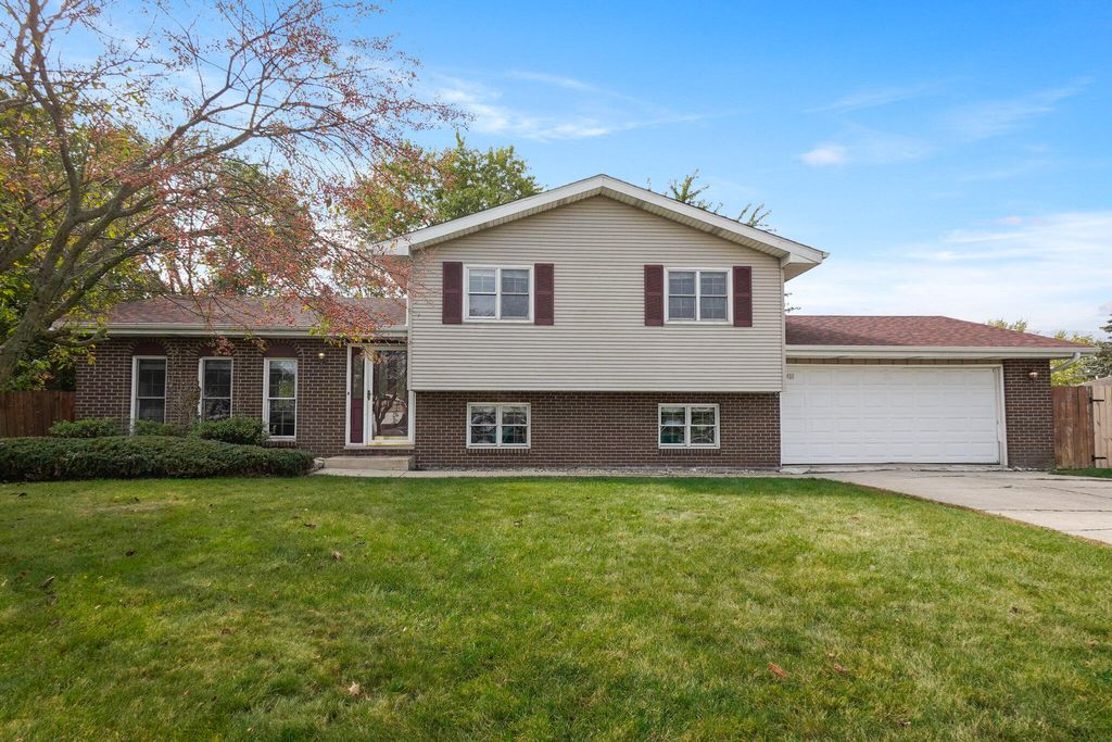 Photo of 4101 W 76th Avenue, Merrillville, IN 46410 (MLS # 829370)