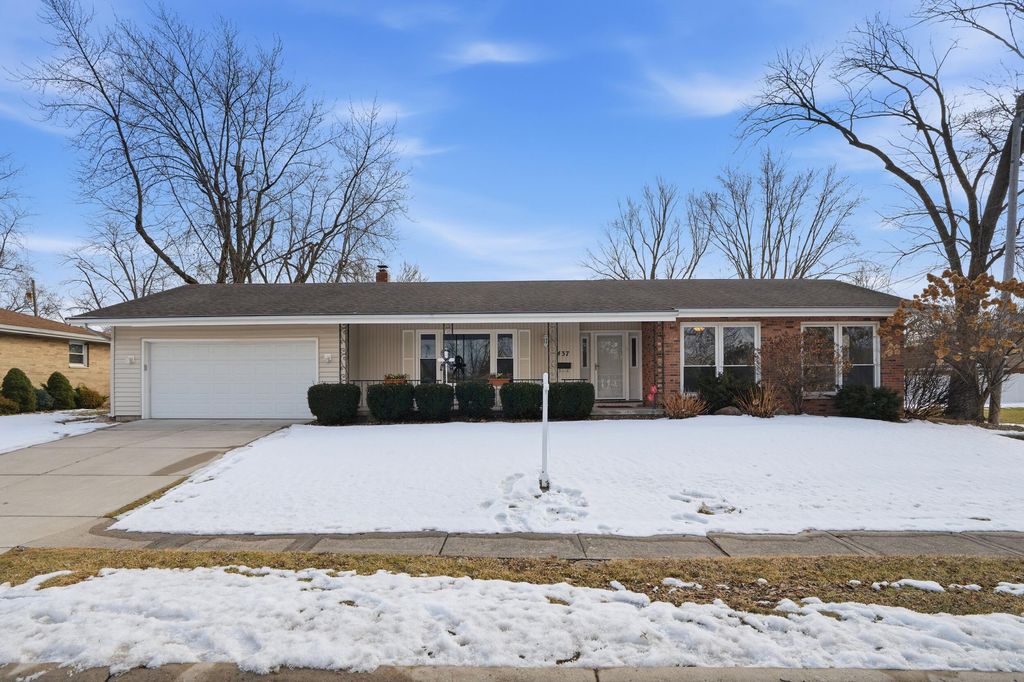 Photo of 437 Fairview Avenue, Crown Point, IN 46307 (MLS # 834007)