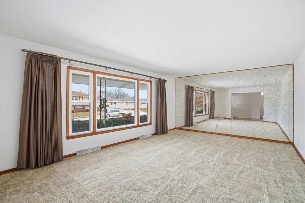 Photo of 437 Fairview Avenue, Crown Point, IN 46307 (MLS # 834007)