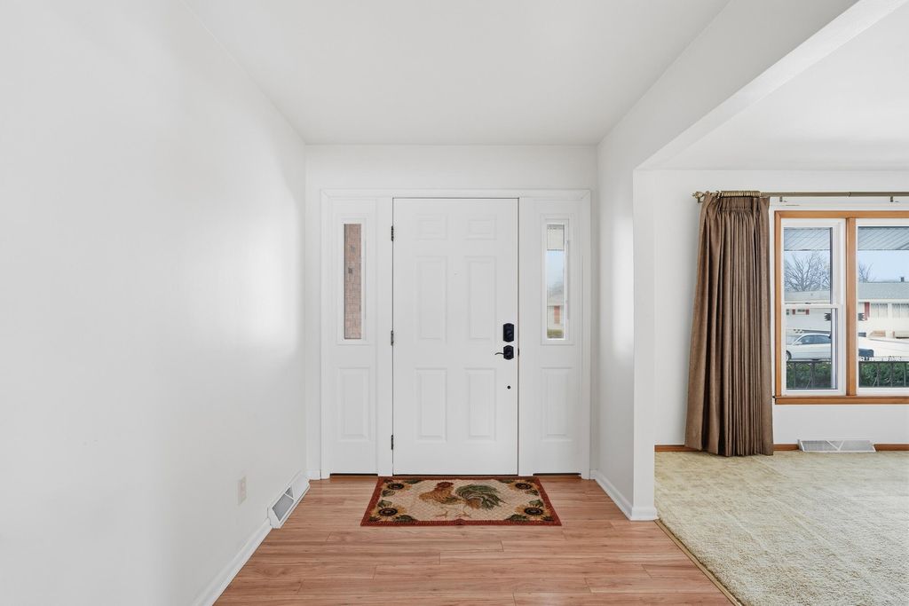 Photo of 437 Fairview Avenue, Crown Point, IN 46307 (MLS # 834007)