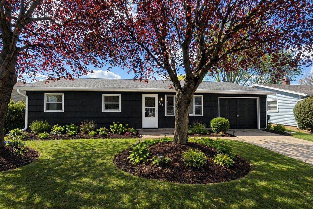 Photo of 705 Plymouth Court, Michigan City, IN 46360 (MLS # 837491)