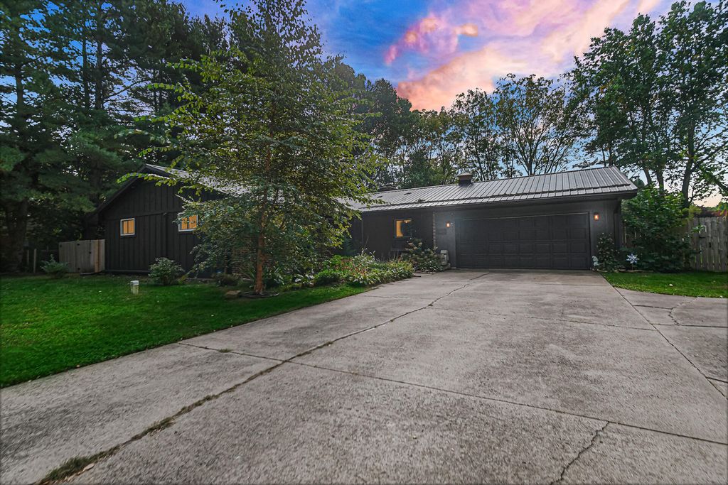 Photo of 242 W Powell Drive, La Porte, IN 46350 (MLS # 829418)