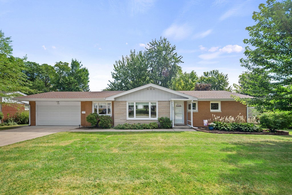 Photo of 1904 Linden Drive, Valparaiso, IN 46383 (MLS # 845768)