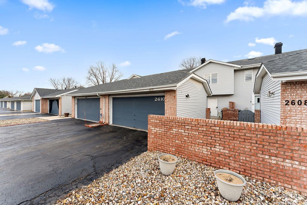 Photo of 2610 Knollwood Drive, Crown Point, IN 46307 (MLS # 832585)