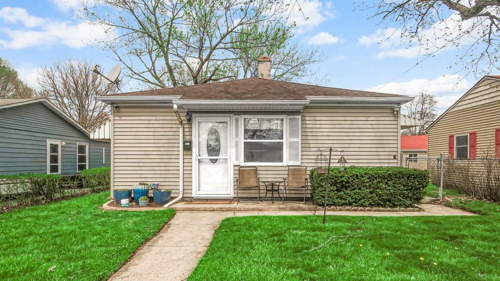 Photo of 1330 W 1st Place, Hobart, IN 46342 (MLS # 837103)