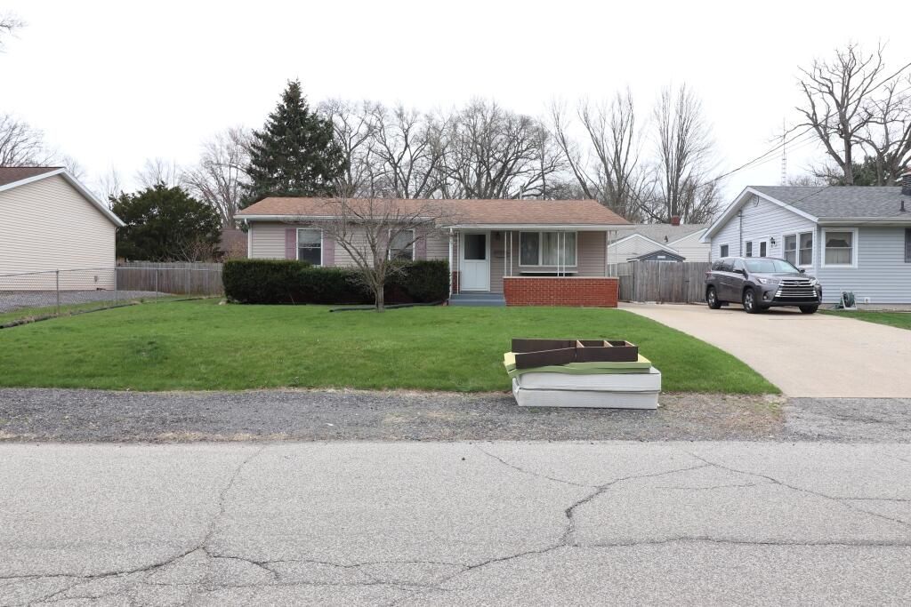 Photo of 629 Superior Street, Michigan City, IN 46360 (MLS # 836970)