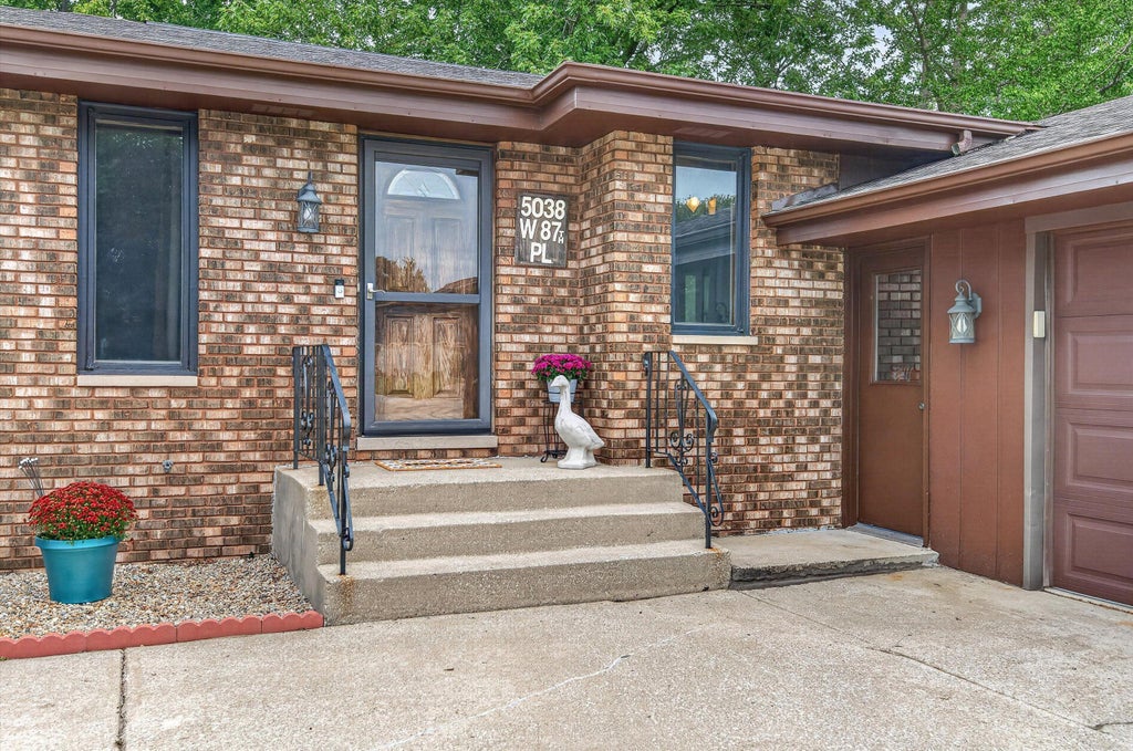 Photo of 5038 W 87th Place, Crown Point, IN 46307 (MLS # 846048)
