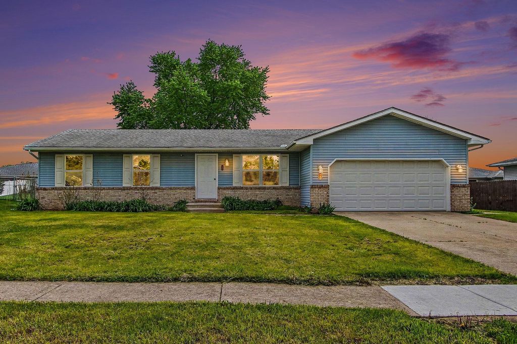 Photo of 342 Woodbridge Drive, Lowell, IN 46356 (MLS # 838226)