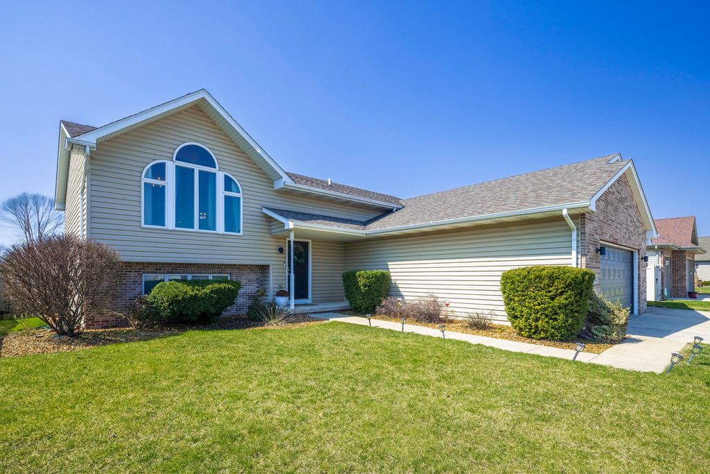 Photo of 6552 Indian Trail, Schererville, IN 46375 (MLS # 836405)