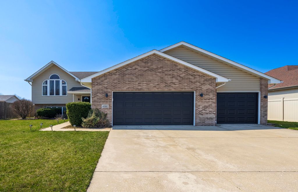 Photo of 6552 Indian Trail, Schererville, IN 46375 (MLS # 836405)