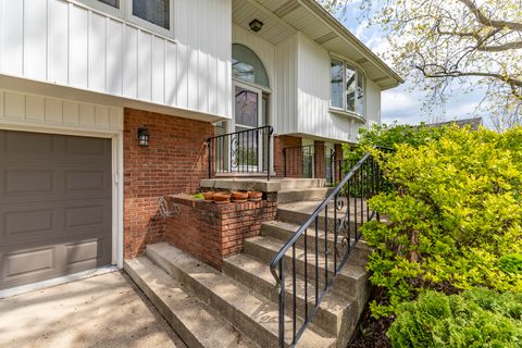 Property photo of 701 N Oriole Court, Griffith, IN 46319