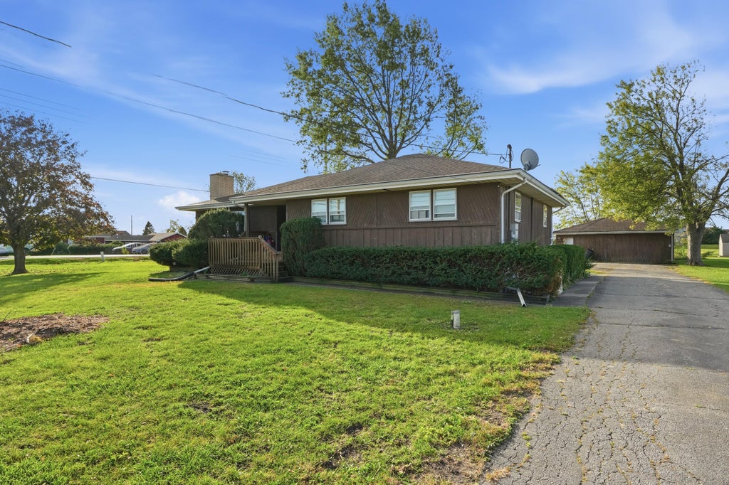 Photo of 8109 W 101st Avenue, Saint John, IN 46373 (MLS # 846933)