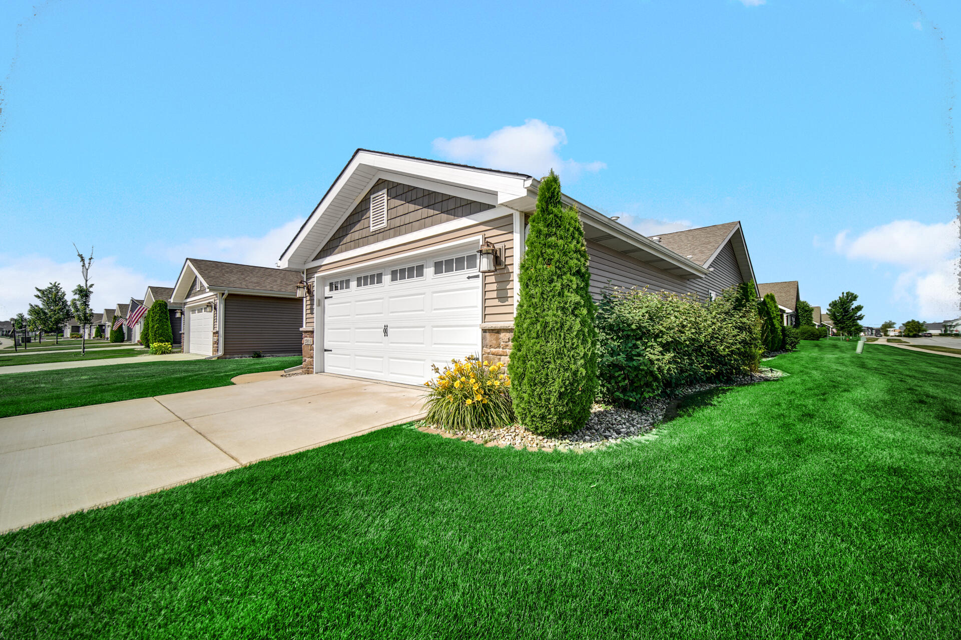 13814 Breakwater Lane