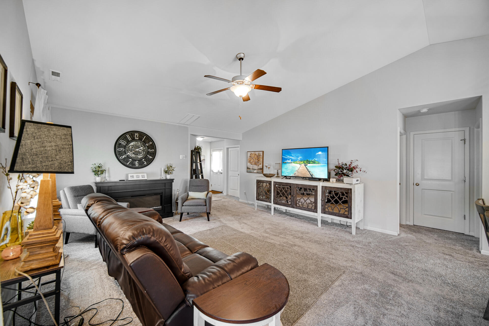 13814 Breakwater Lane