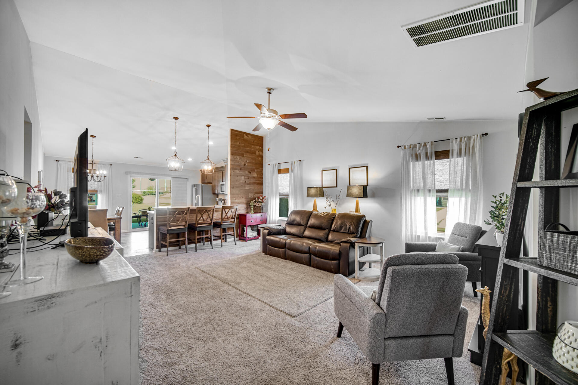 13814 Breakwater Lane