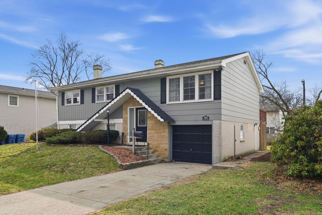 Photo of 342 N Wright Street, Griffith, IN 46319 (MLS # 835272)