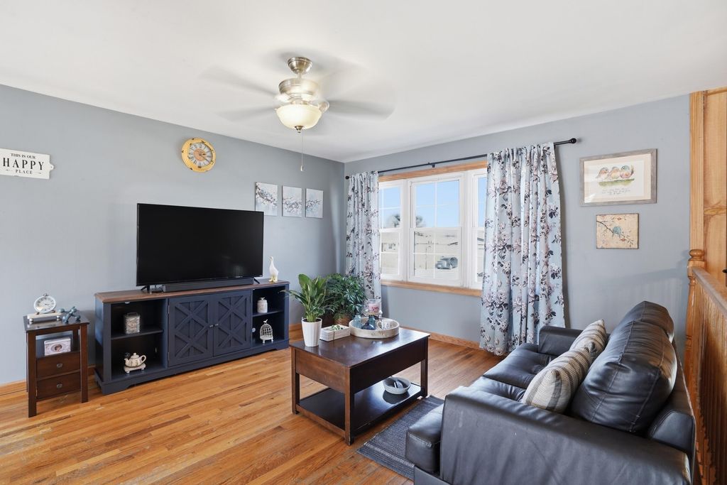 Photo of 342 N Wright Street, Griffith, IN 46319 (MLS # 835272)