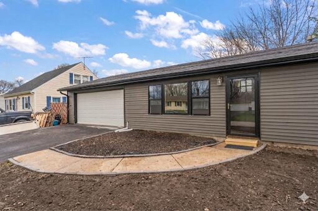 Photo of 611 Old Forge Road, Valparaiso, IN 46385 (MLS # 836947)