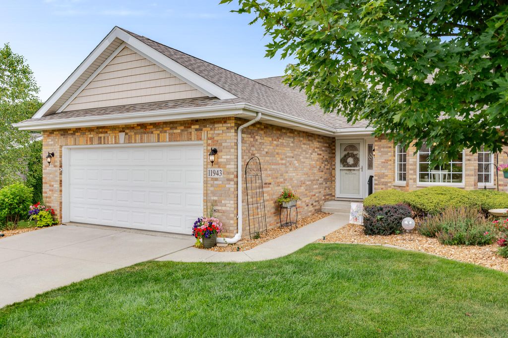 Photo of 11943 W 108th Place, Saint John, IN 46373 (MLS # 842757)
