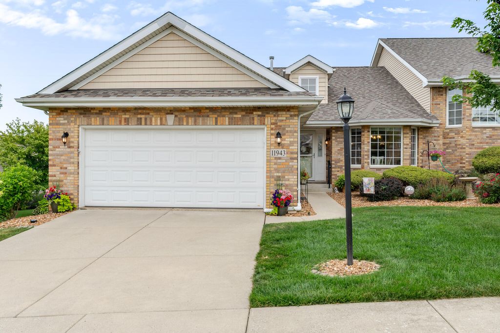 Photo of 11943 W 108th Place, Saint John, IN 46373 (MLS # 842757)