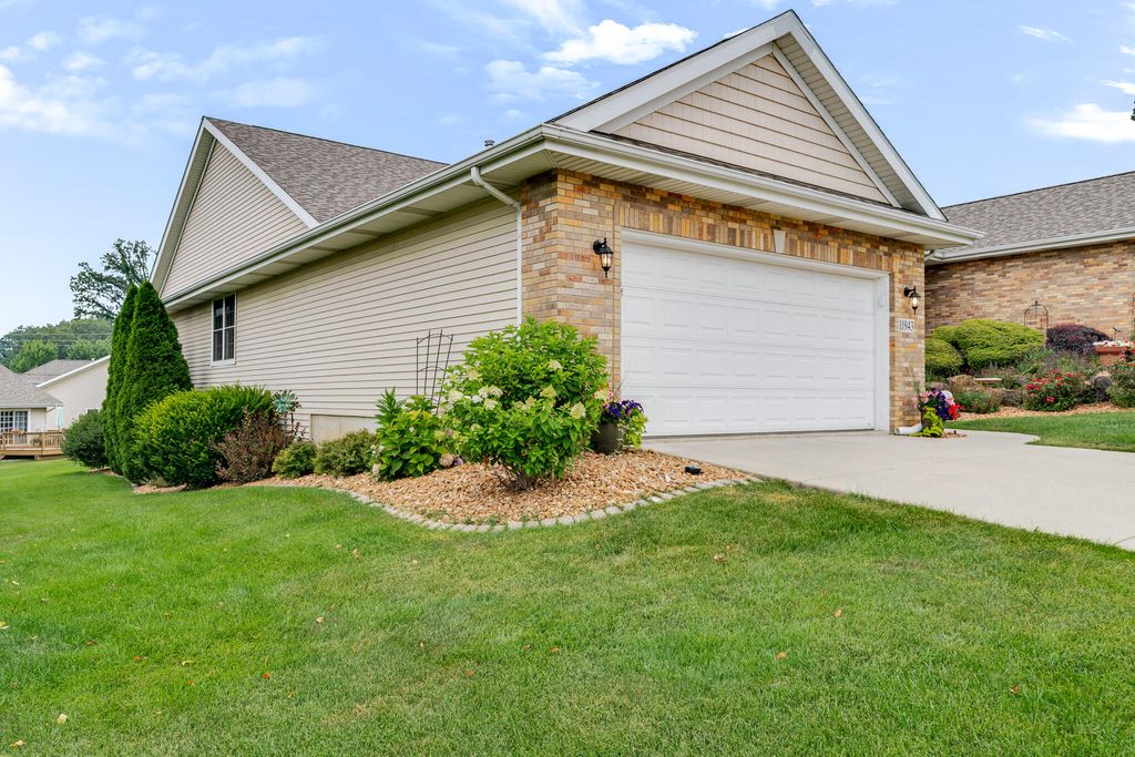Photo of 11943 W 108th Place, Saint John, IN 46373 (MLS # 842757)