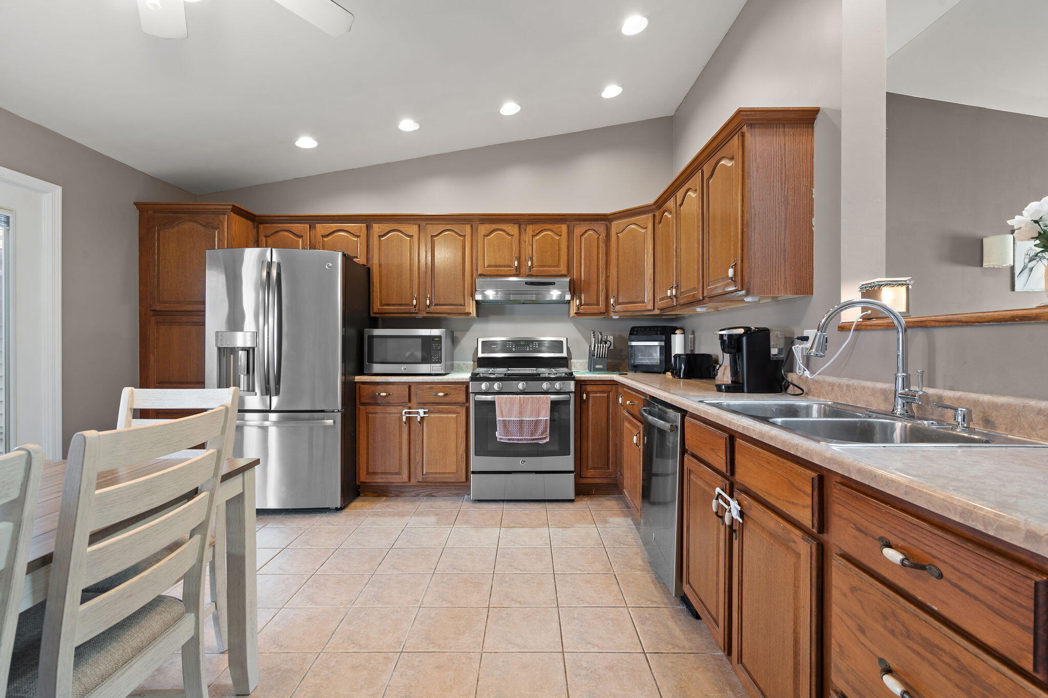 Crown Point, Indiana 46307, United States, 2 Bedrooms Bedrooms, ,2 BathroomsBathrooms,Residential,Active,223562