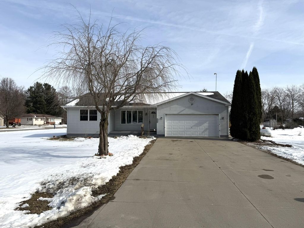 Photo of 9103 Estates Drive, DeMotte, IN 46310 (MLS # 833826)